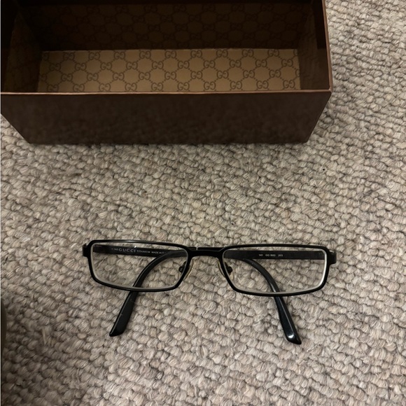 Gucci titanium eye glasses - Picture 5 of 5